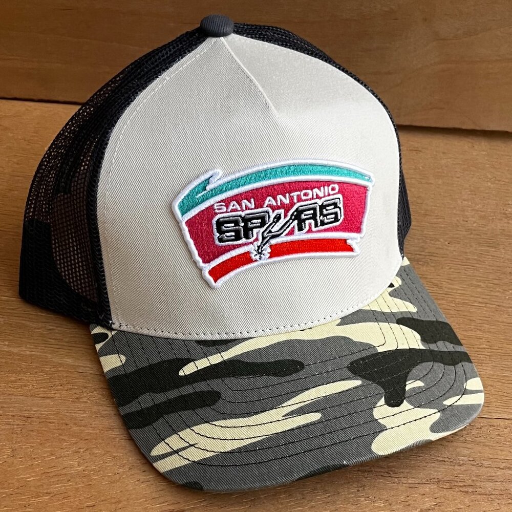 MITCHELL & NESS SAN ANTONIO SPURS CAMO PRO PINCH SNAPBACK TRUCKER HAT NEW